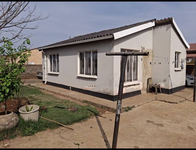 2 BEDROOM FREEHOLD FOR SALE IN VILLA LIZA